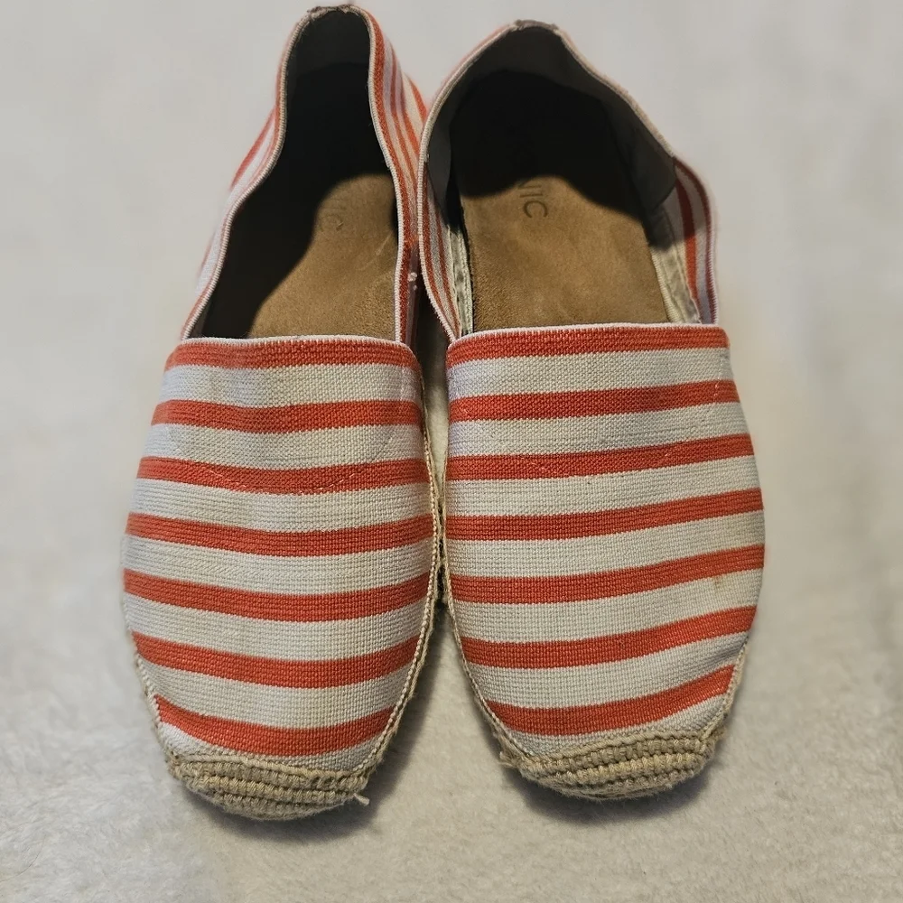 Vionic Size 8 Valeri Canvas Striped Slip On Espadrille Loafers